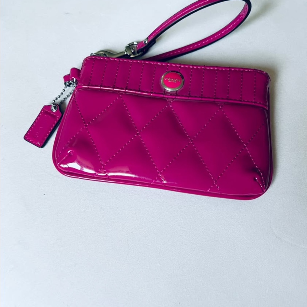 NWOT Coach Fuchsia Quilted Wristlet